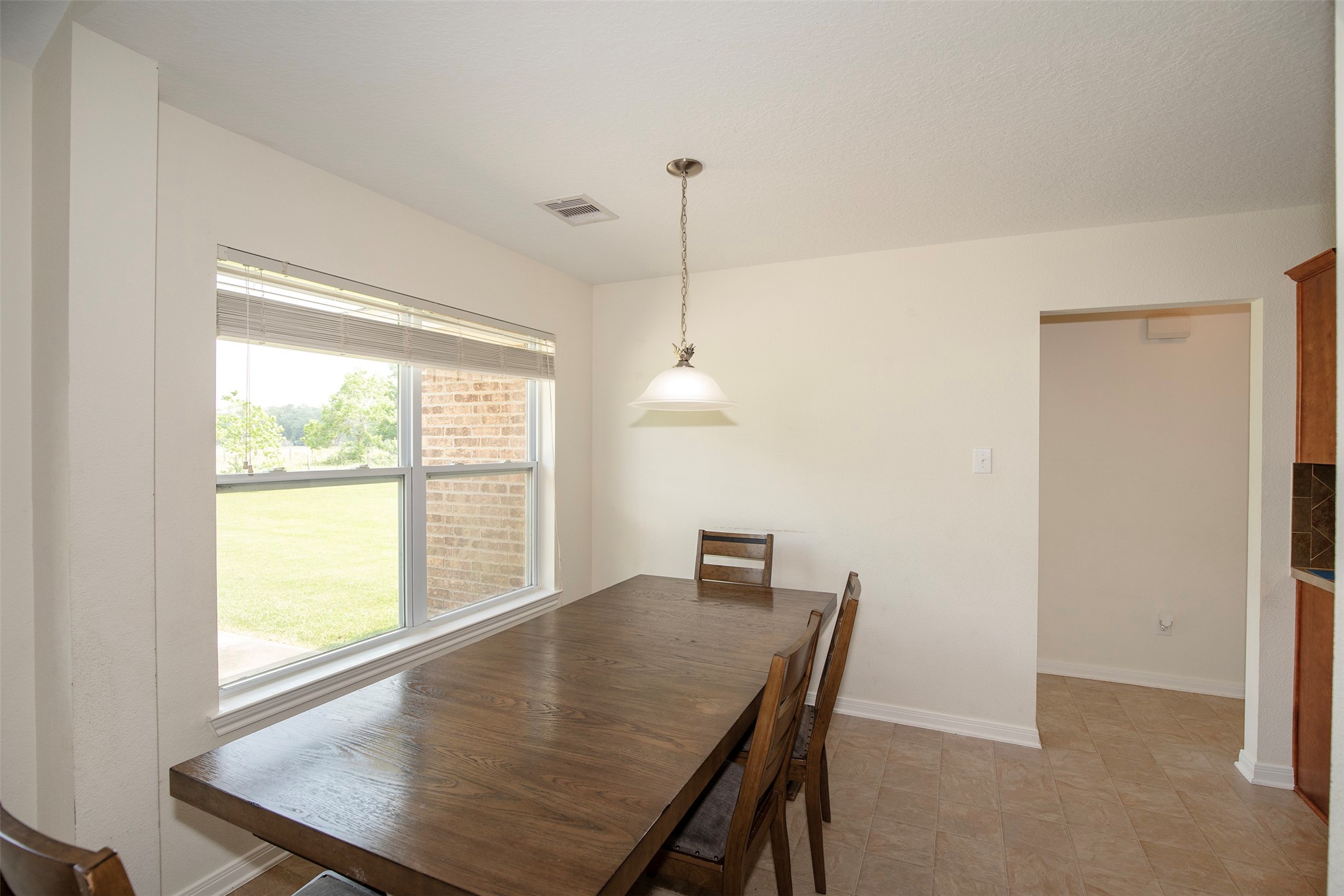6105 Del Bello Boulevard Manvel, TX 77578 - Photo 16 of 37 a view of a room with a table and chairs