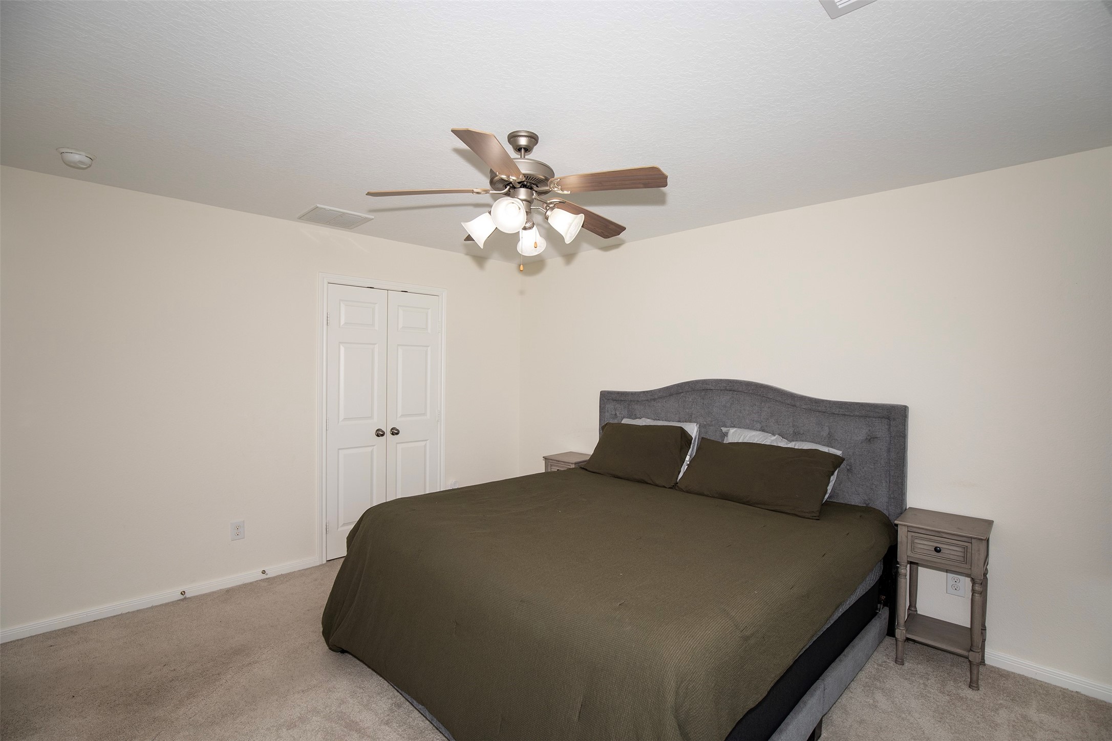 6105 Del Bello Boulevard Manvel, TX 77578 - Photo 23 of 37 a bedroom with a bed and a chandelier