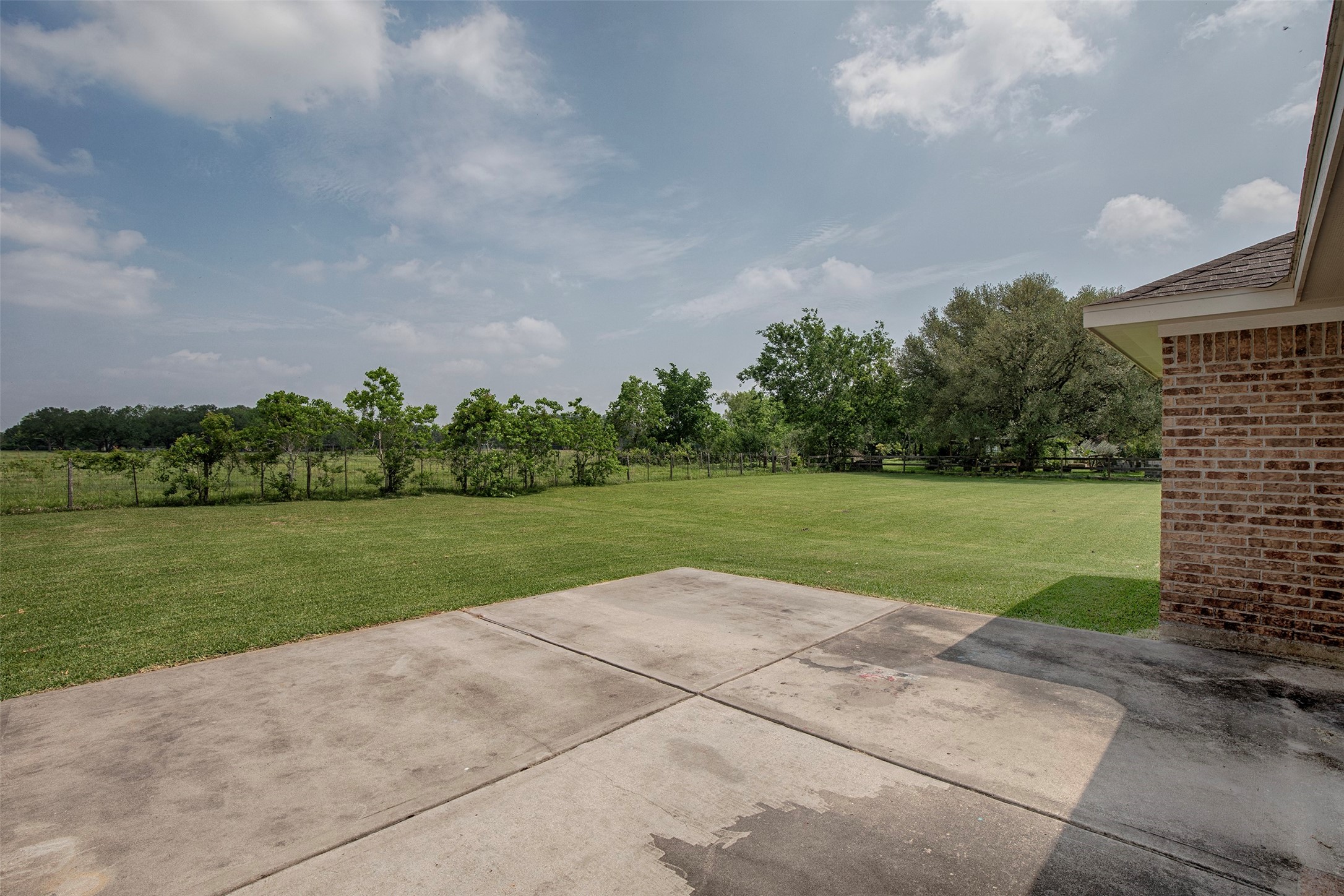 6105 Del Bello Boulevard Manvel, TX 77578 - Photo 31 of 37 a view of a golf course with a lake