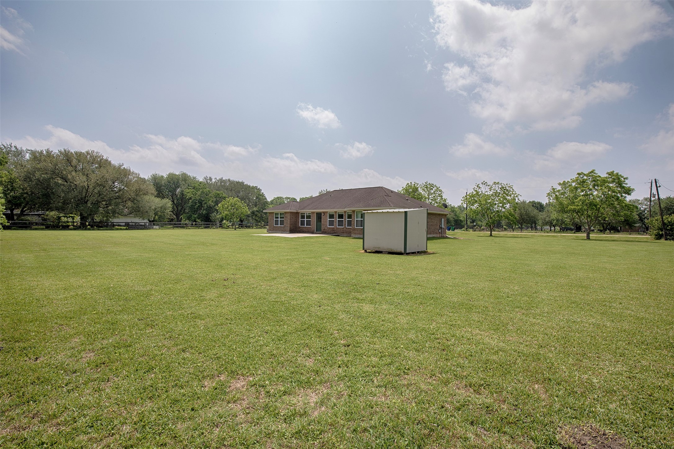 6105 Del Bello Boulevard Manvel, TX 77578 - Photo 33 of 37 a front view of a house with a garden