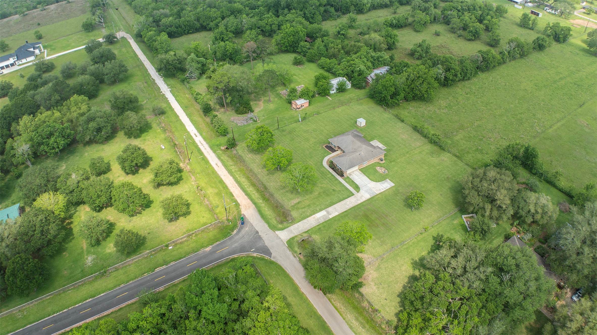 6105 Del Bello Boulevard Manvel, TX 77578 - Photo 36 of 37 a view of a lake view