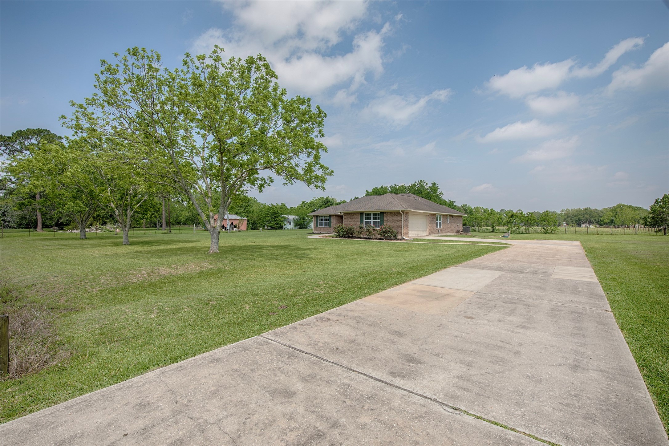 6105 Del Bello Boulevard Manvel, TX 77578 - Photo 4 of 37 a view of a volley ball court