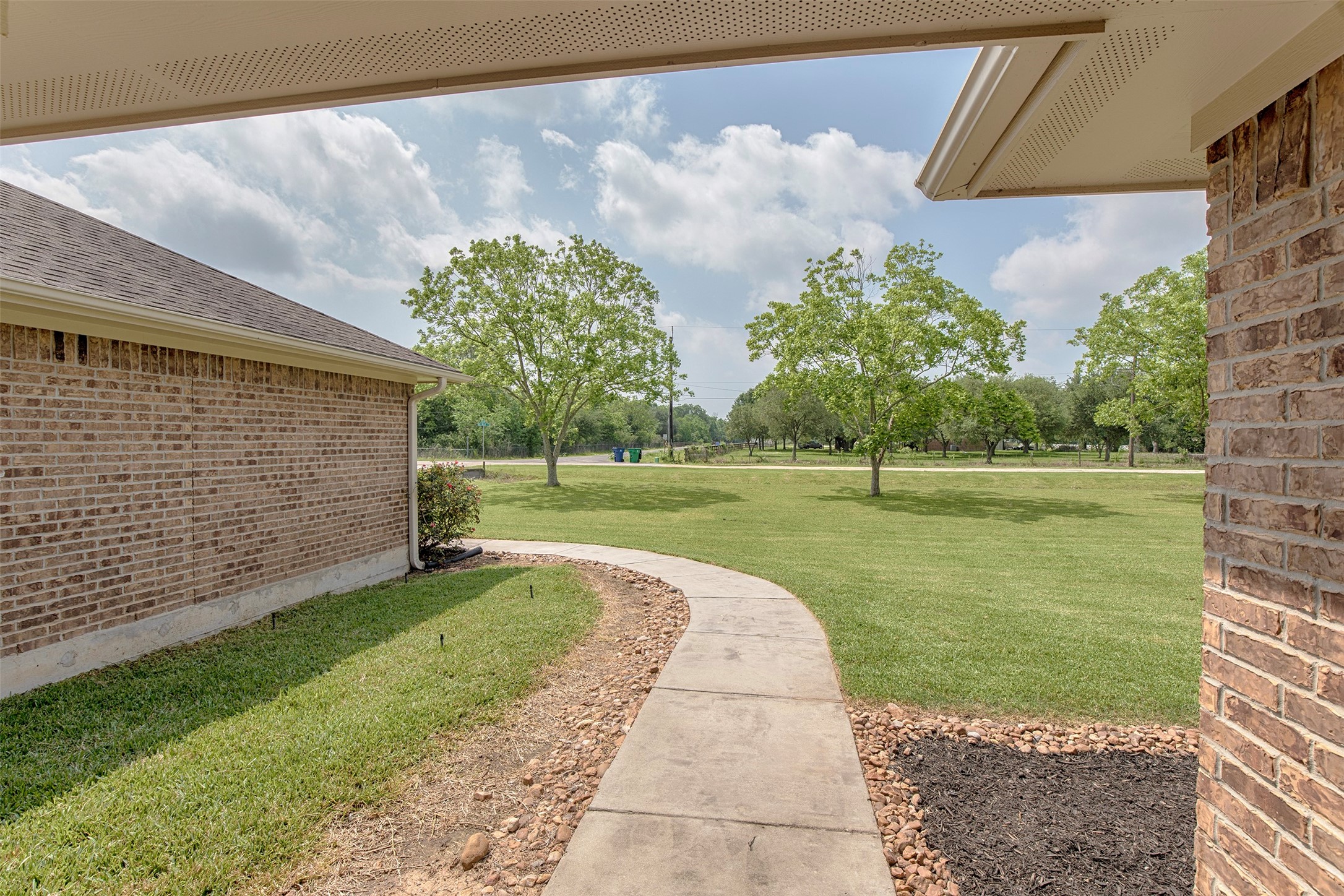 6105 Del Bello Boulevard Manvel, TX 77578 - Photo 5 of 37 a view of a fountain in front of a house with a big yard