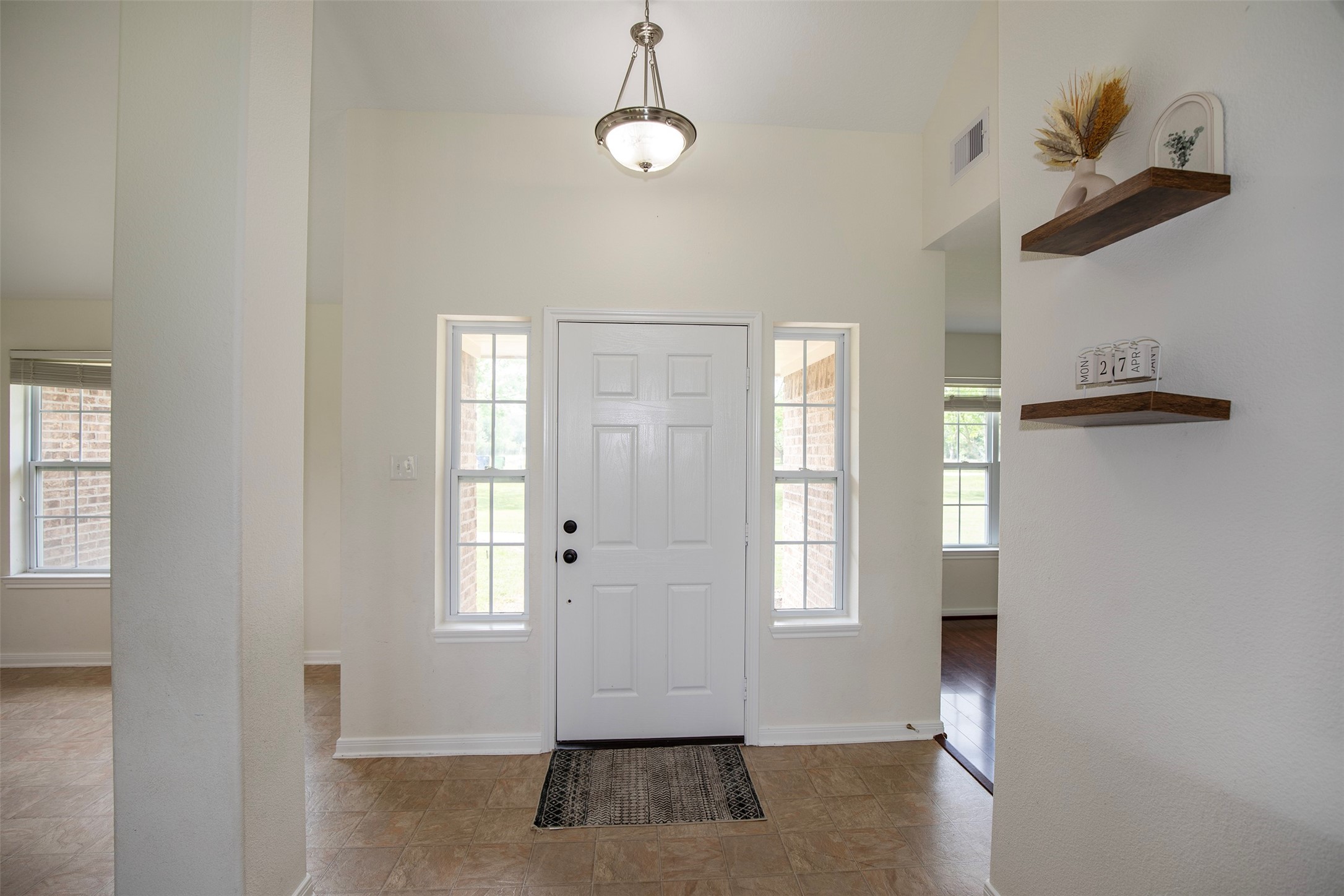 6105 Del Bello Boulevard Manvel, TX 77578 - Photo 6 of 37 a view of an entryway with wooden floor