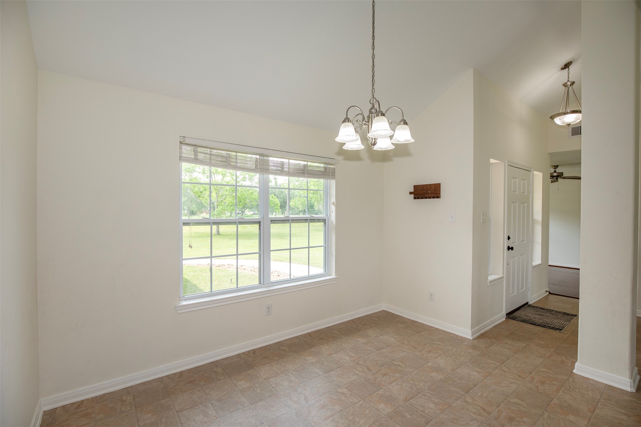 6105 Del Bello Boulevard Manvel, TX 77578 - Photo 9 of 37 a view of a chandelier in big room and chandelier