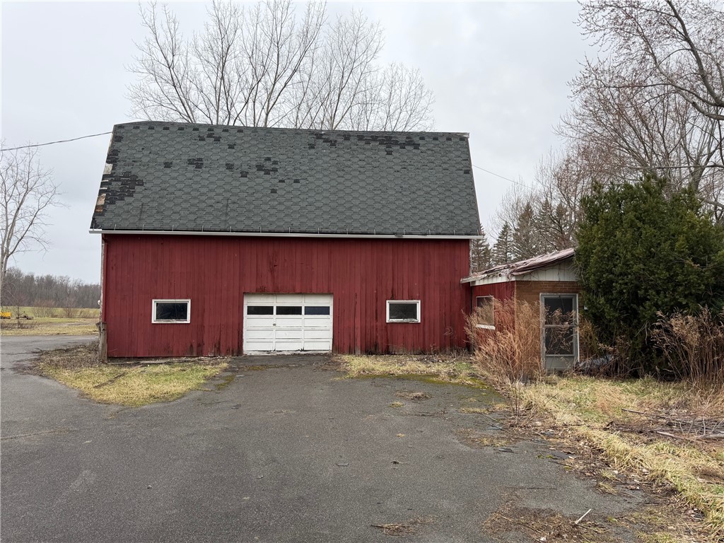 3912 Long Bridge Road Albion, NY 14411 - Photo 4 of 16