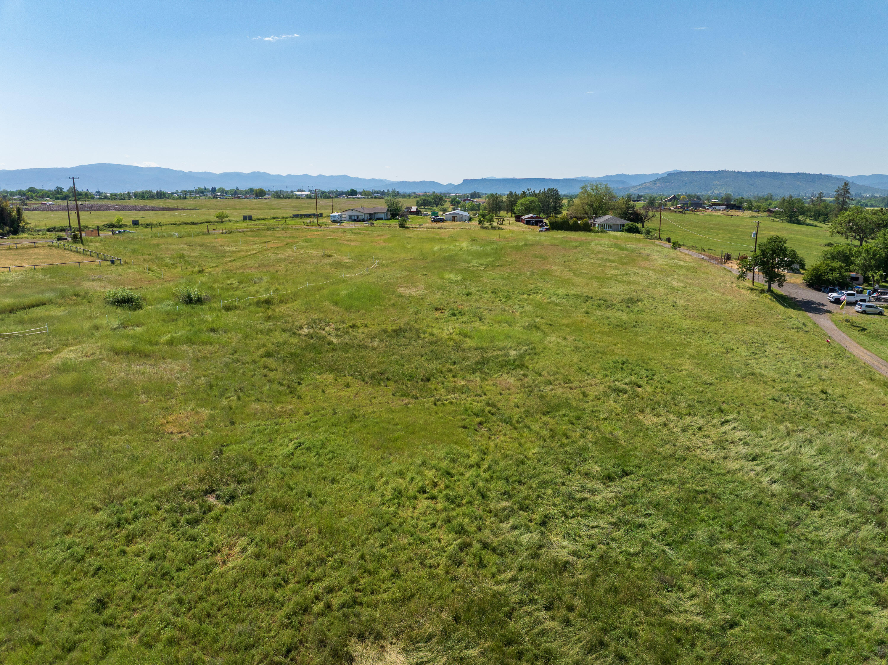 0 East Dutton Road White City, OR 97503 - Photo 6 of 20 a view of an ocean from a balcony