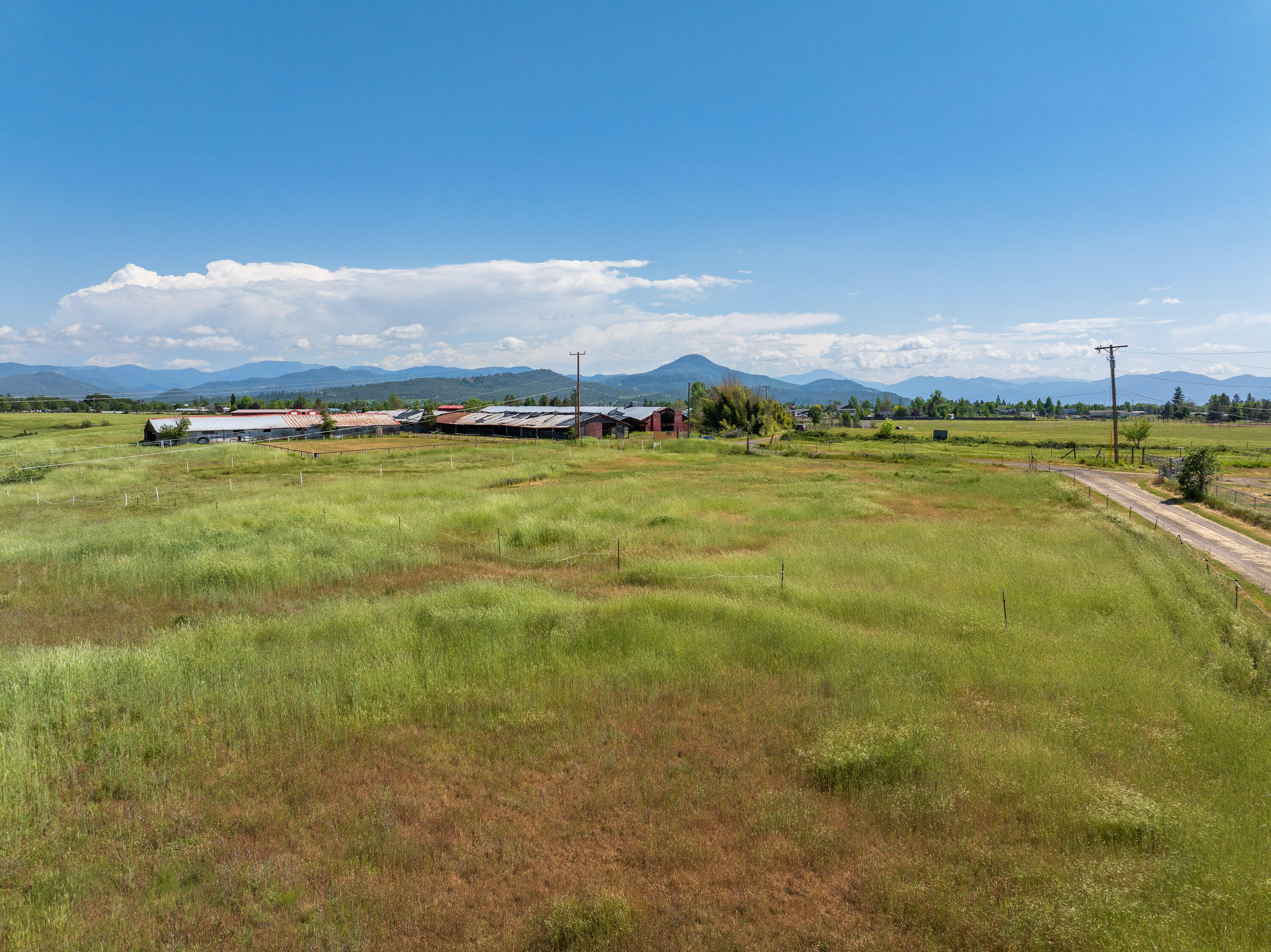 0 East Dutton Road White City, OR 97503 - Photo 9 of 20 a view of an ocean and a mountain
