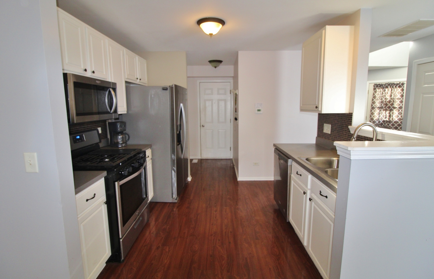 651 Chestnut Ridge Minooka, IL 60447 - Photo 4 of 33 a kitchen with granite countertop a refrigerator a sink dishwasher stove and oven