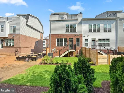 a view of a tennis court