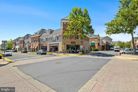 $1,195,000 | 2550 Farmstead Drive, Rockville, MD 20850