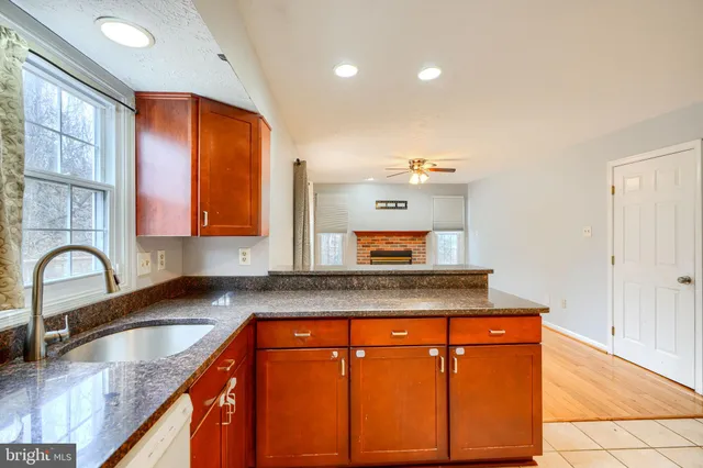 a view of a big room with wooden floor and closet in a room