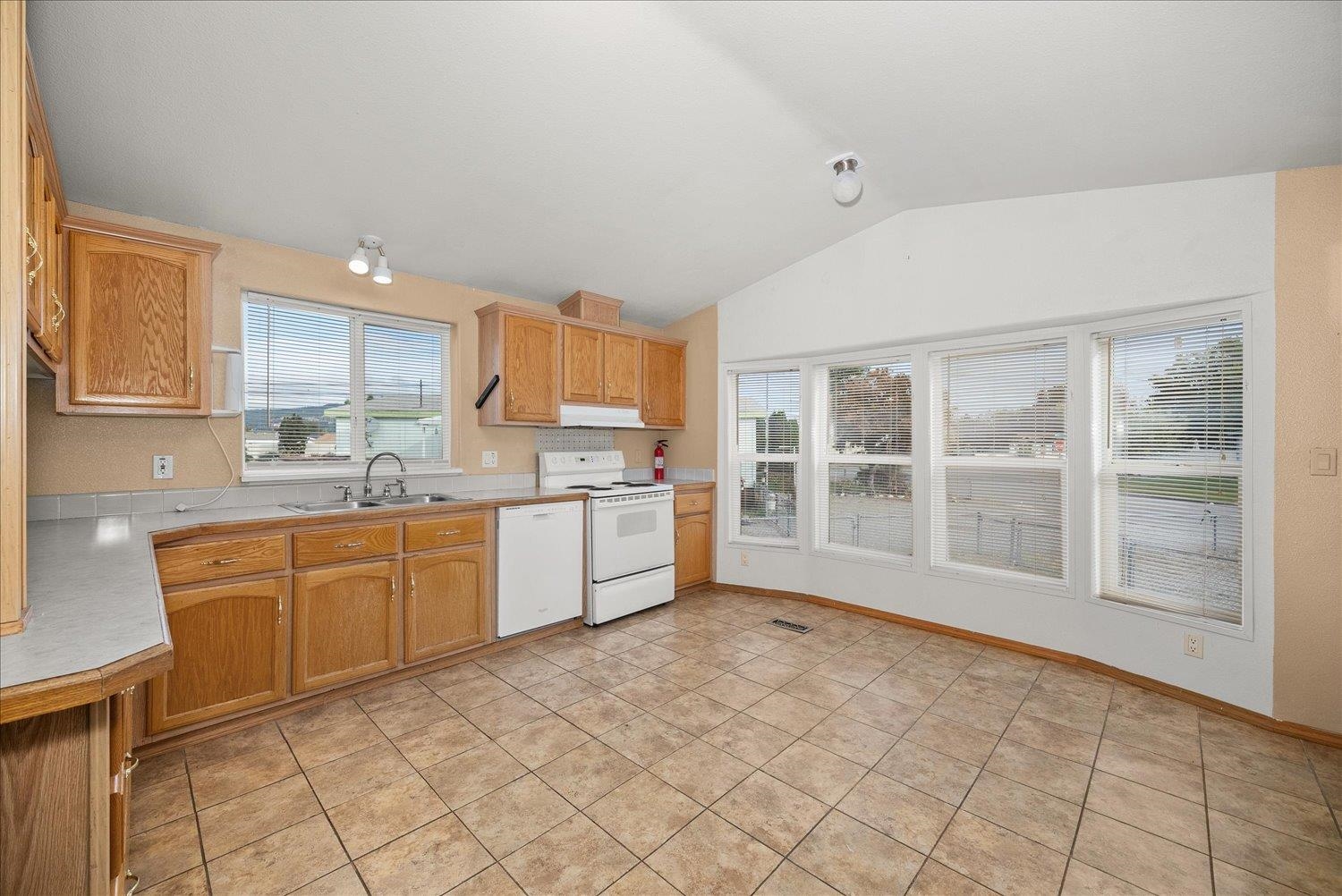 1515 North Hodges Road Spokane Valley, WA 99016 - Photo 10 of 47 Gallery Image 10