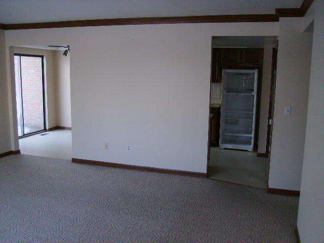 417 Meadow Bridge Drive Rochester, MI 48307 - Photo 4 of 7 31055560-3.JPG