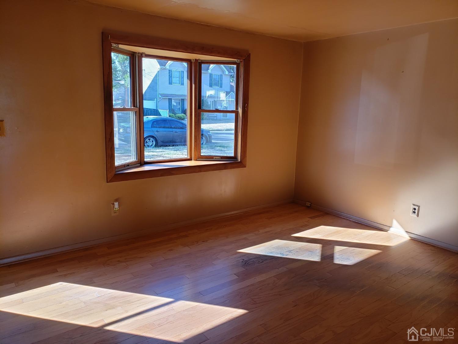 32 Crescent Road Edison, NJ 08817 - Photo 15 of 18 a view of an empty room with wooden floor and a window