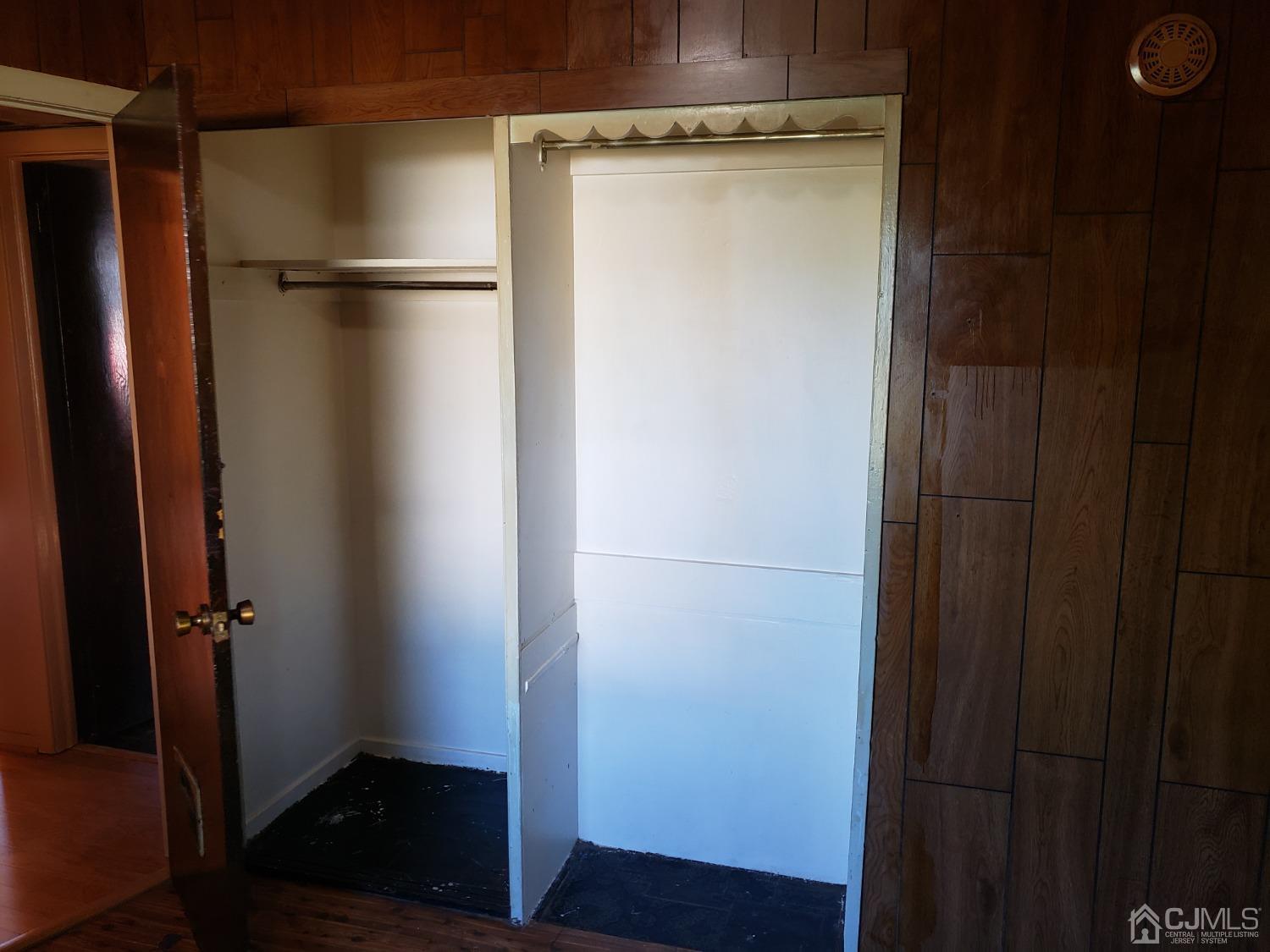 32 Crescent Road Edison, NJ 08817 - Photo 16 of 18 a view of bathroom