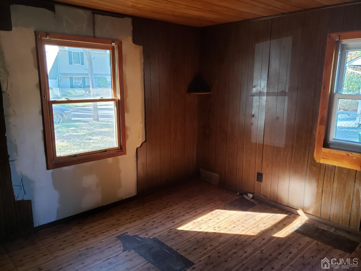 32 Crescent Road Edison, NJ 08817 - Photo 17 of 18 a view of an empty room and window