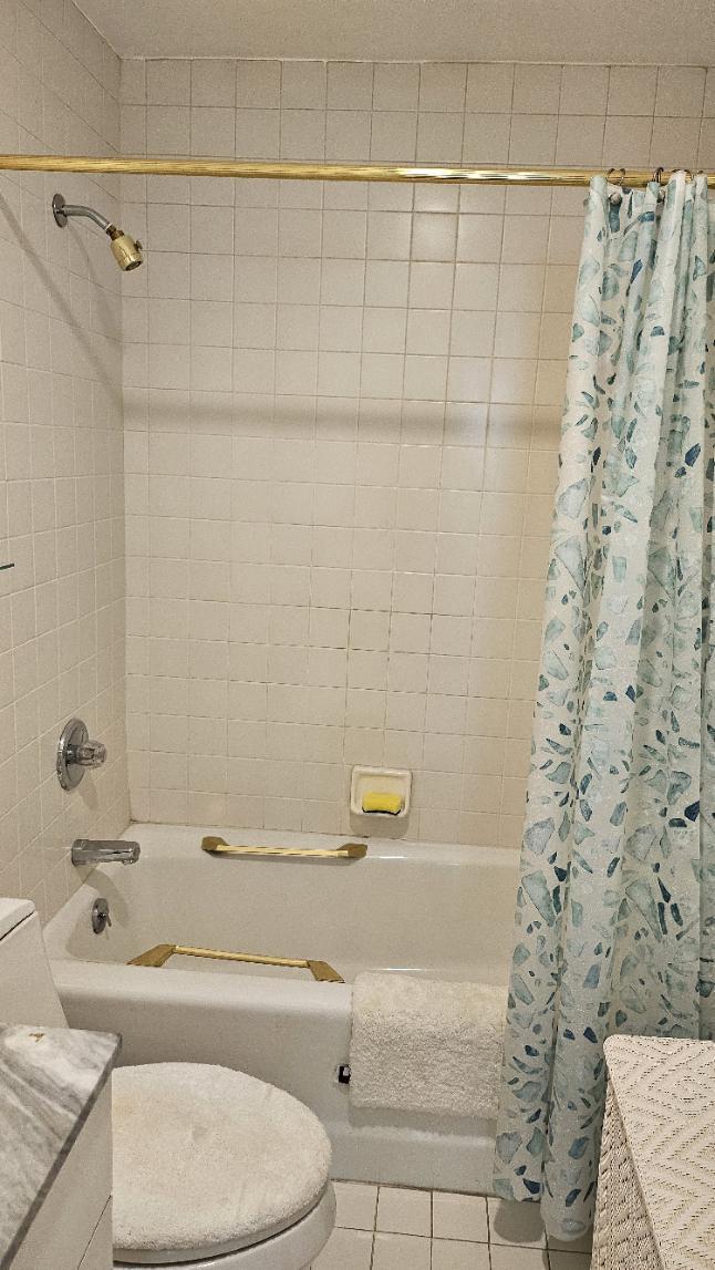 3801 Canterbury Road, Unit 409 Baltimore, MD 21218 - Photo 17 of 31 2nd Bathroom Shower/Tub Combination