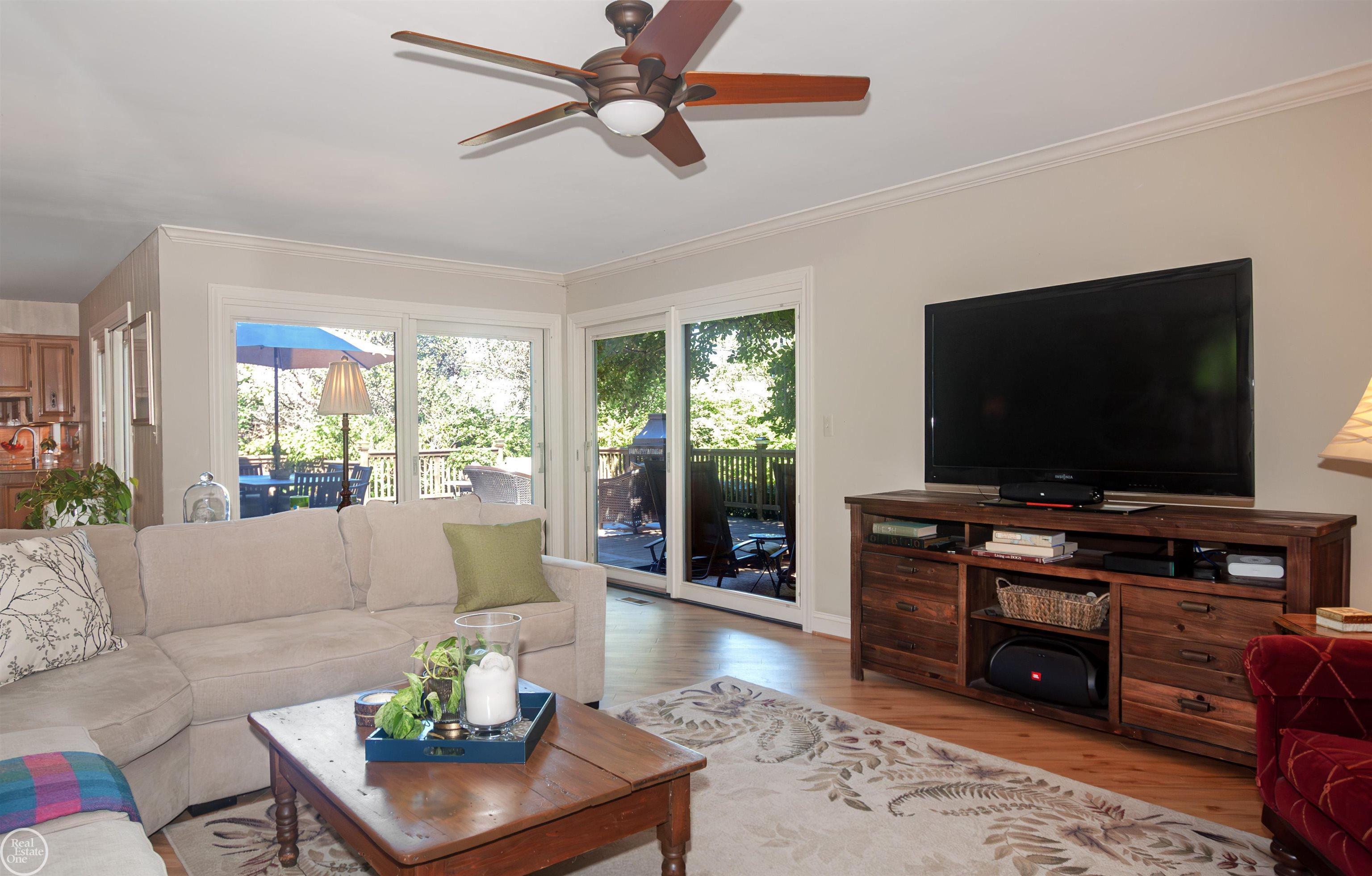 738 Ballantyne Road Grosse Pointe, MI 48236 - Photo 16 of 51 50154808-0f963df9-087f-4c00-8bc4-533ce2bf577b.JPG