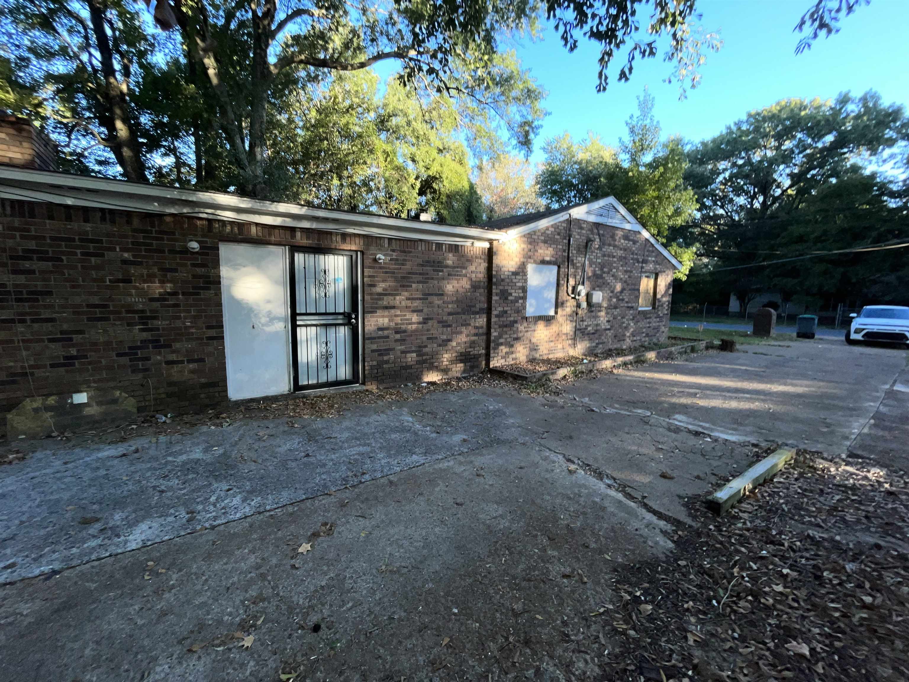 691 Delta Road Memphis, TN 38109 - Photo 22 of 25 a view of a small house
