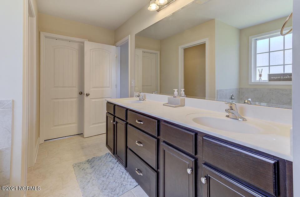344 Lehigh Road Wilmington, NC 28412 - Photo 19 of 40 Master Bath