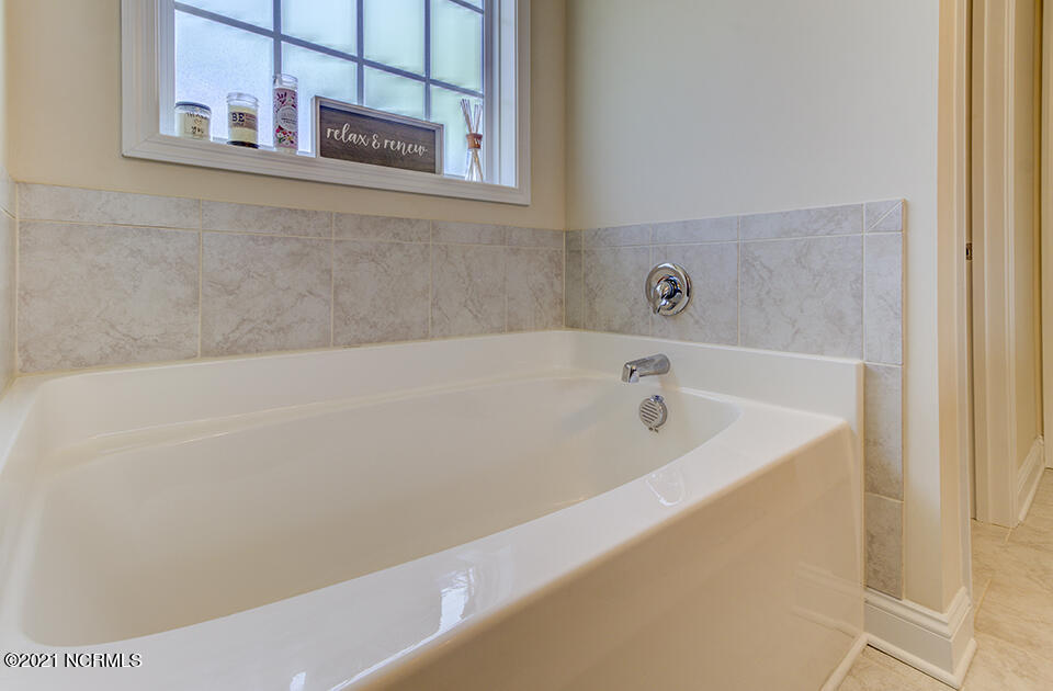344 Lehigh Road Wilmington, NC 28412 - Photo 20 of 40 Master Bath Garden Tub
