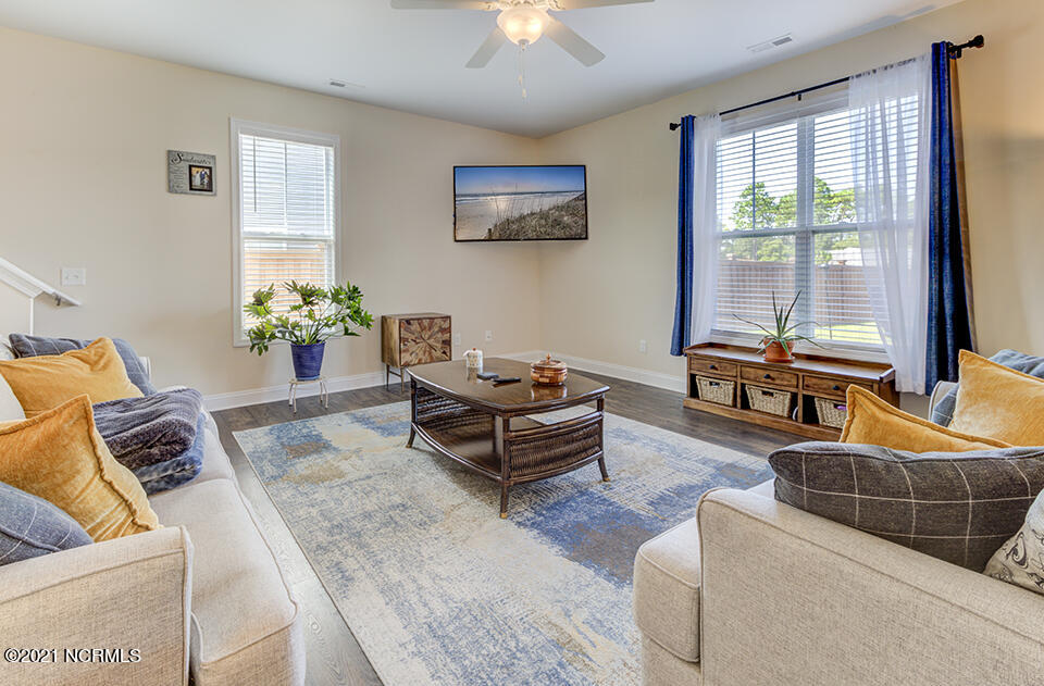 344 Lehigh Road Wilmington, NC 28412 - Photo 9 of 40 Living Room