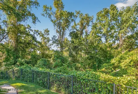 a view of livingroom with furniture
