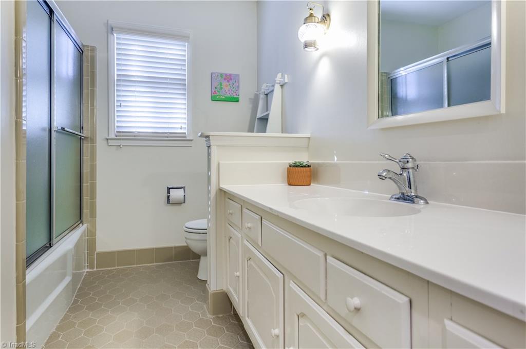 1605 Beechtree Road Greensboro, NC 27408 - Photo 21 of 26 Gallery Image 21