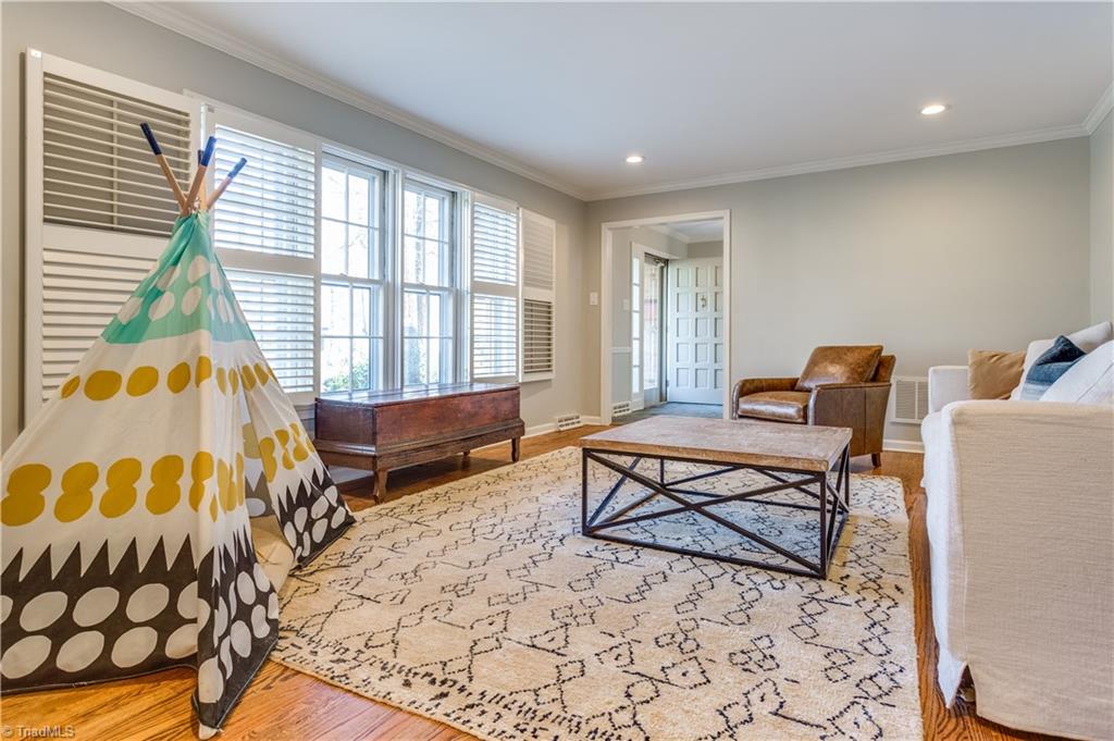 1605 Beechtree Road Greensboro, NC 27408 - Photo 9 of 26 Gallery Image 9