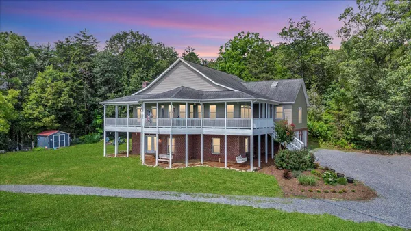$940,000 | 540 Wagon Wheel Run, Buchanan, VA 24066