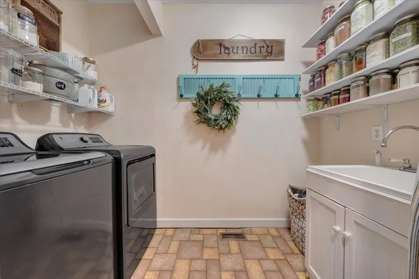 $940,000 | 540 Wagon Wheel Run, Buchanan, VA 24066