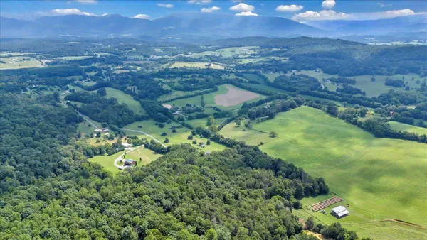 $940,000 | 540 Wagon Wheel Run, Buchanan, VA 24066
