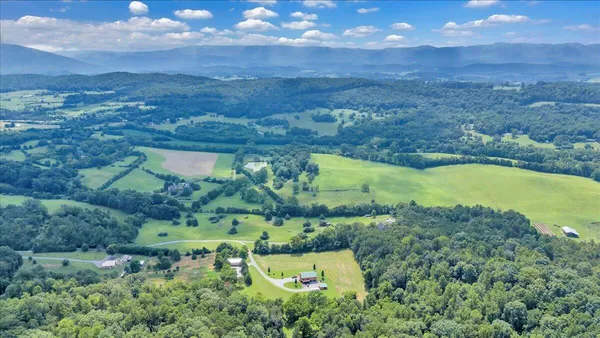 $940,000 | 540 Wagon Wheel Run, Buchanan, VA 24066