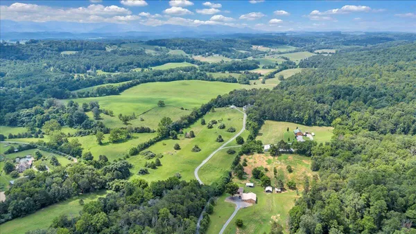 $940,000 | 540 Wagon Wheel Run, Buchanan, VA 24066