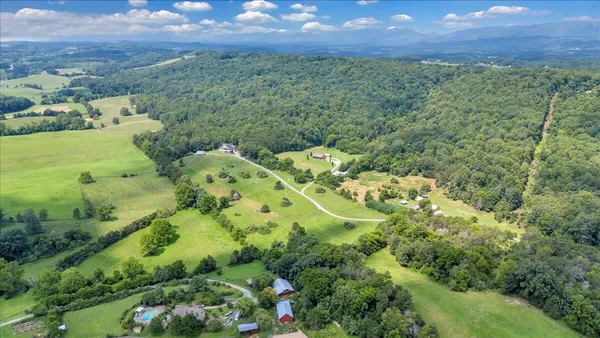 $940,000 | 540 Wagon Wheel Run, Buchanan, VA 24066