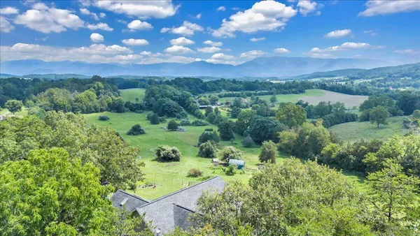 $940,000 | 540 Wagon Wheel Run, Buchanan, VA 24066