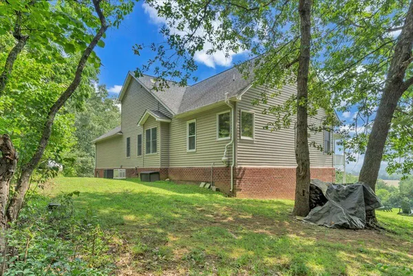 $940,000 | 540 Wagon Wheel Run, Buchanan, VA 24066