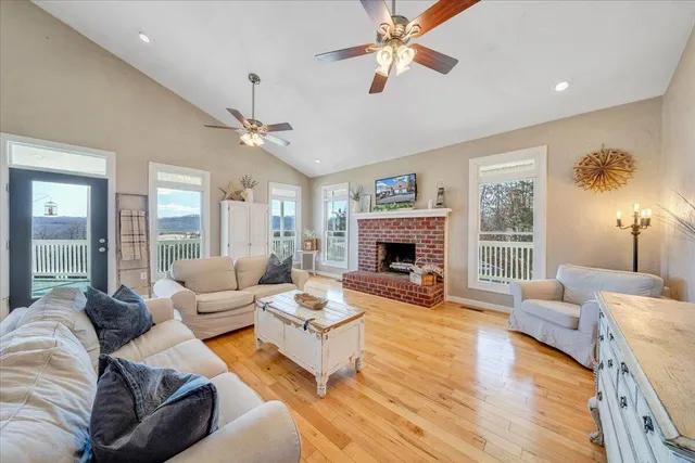 $950,000 | 540 Wagon Wheel Run, Buchanan, VA 24066