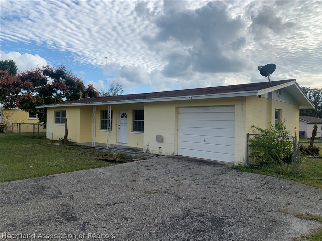 2325 Avalon Road Sebring, FL 33870 - Photo 2 of 22 Gallery Image 2