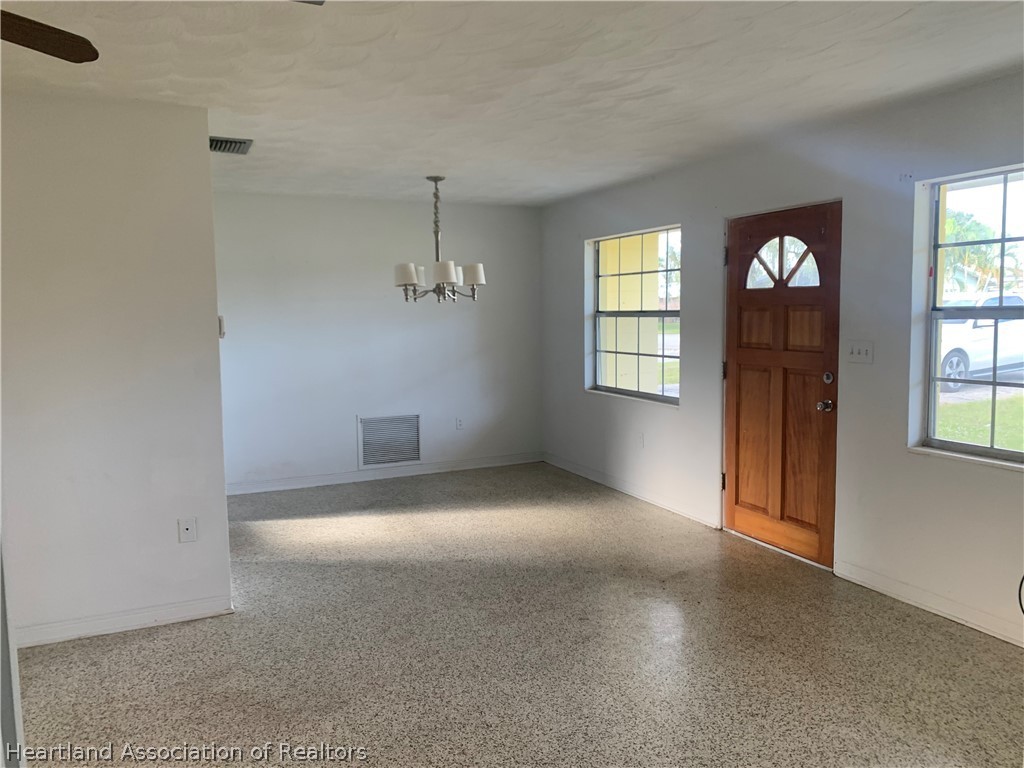 2325 Avalon Road Sebring, FL 33870 - Photo 8 of 22 Gallery Image 8