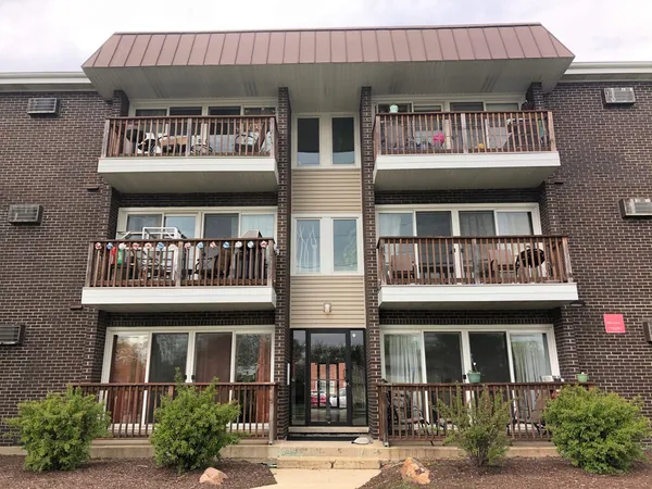 $1,675 | 8656 84th Court, Unit 3NW, Hickory Hills, IL 60457