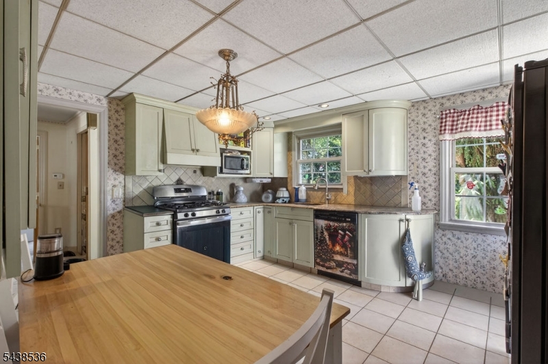 364 Acacia Road Scotch Plains, NJ 07076 - Photo 14 of 30