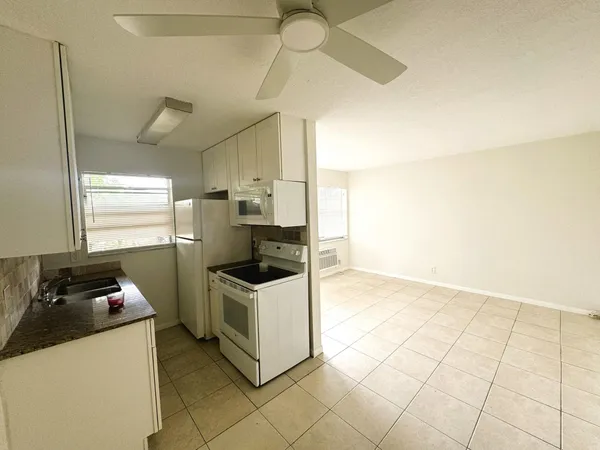 $1,400 | 801 South Federal Highway, Unit 103, Lake Worth Beach, FL 33460