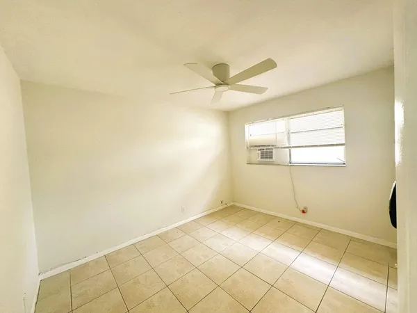 $1,400 | 801 South Federal Highway, Unit 103, Lake Worth Beach, FL 33460