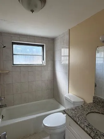 $1,400 | 801 South Federal Highway, Unit 103, Lake Worth Beach, FL 33460