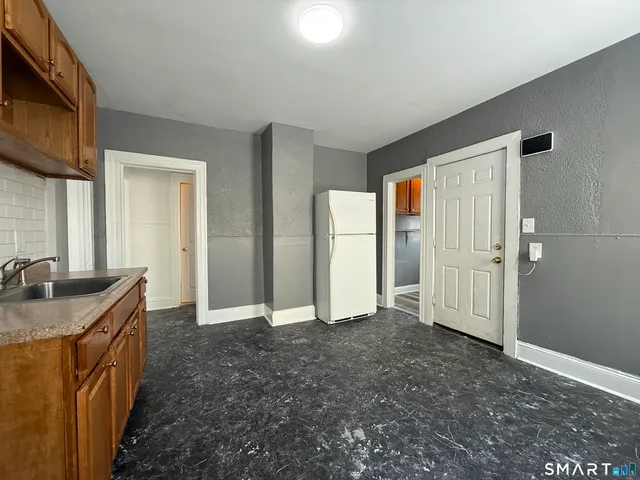 $1,800 | 660 West Main Street, Unit 1, New Britain, CT 06053