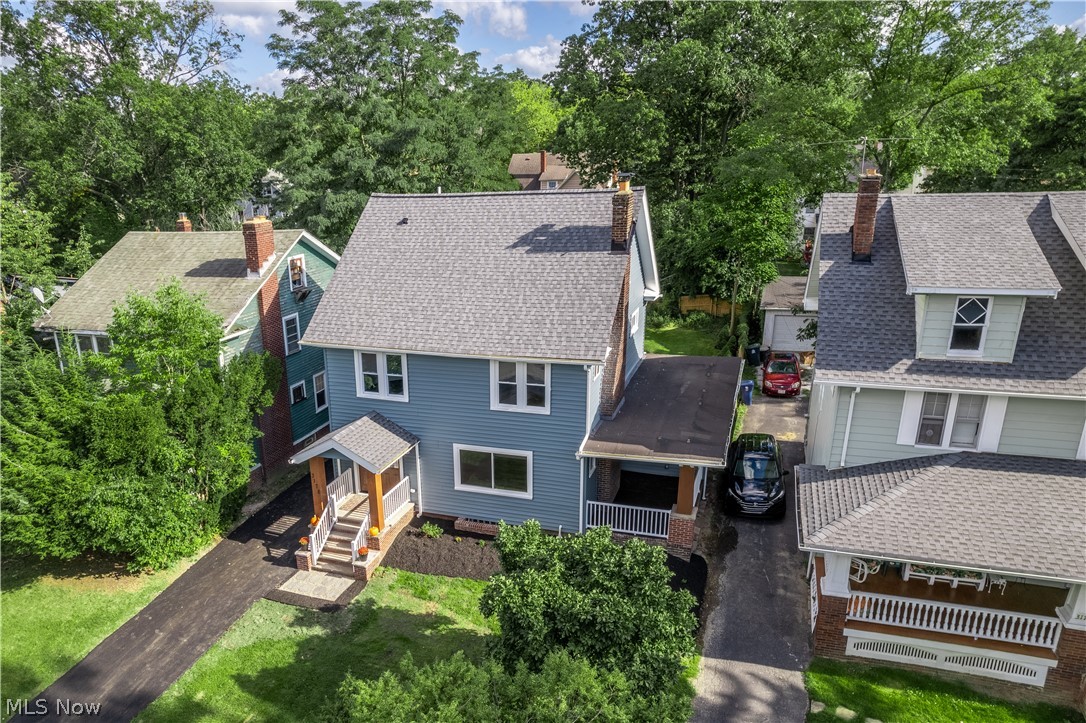 3178 Whitethorn Road Cleveland, OH 44118 - Photo 3 of 35 Gallery Image 3