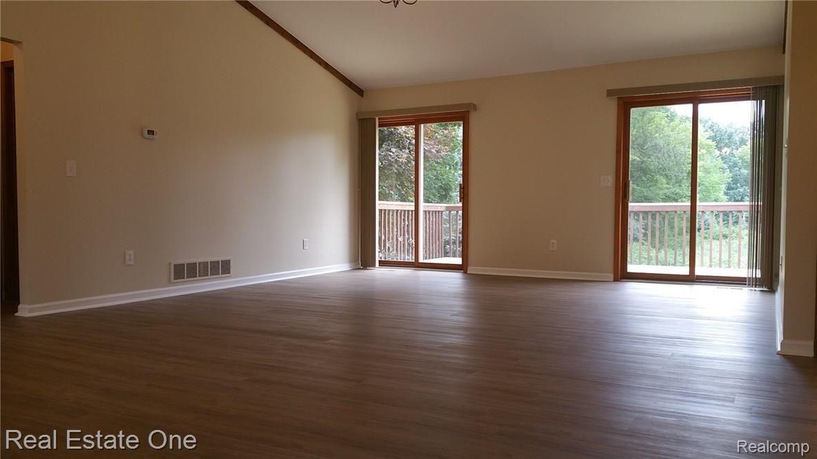 55821 11 Mile Road New Hudson, MI 48165 - Photo 13 of 28 20180806_103319.jpg