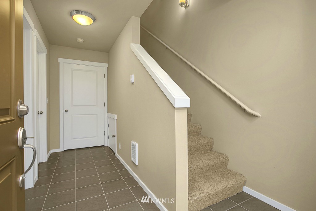 348 Chelan Place Northeast Renton, WA 98059 - Photo 2 of 20 Gallery Image 2